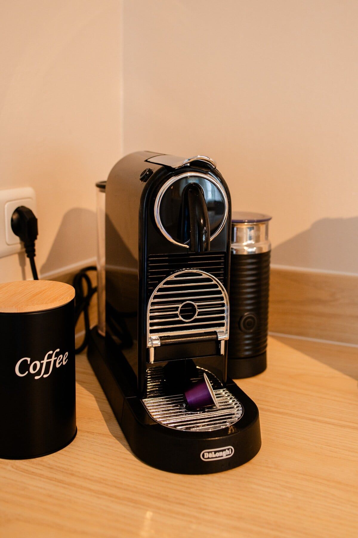 Kaffeemaschine auf der Arbeitsplatte
